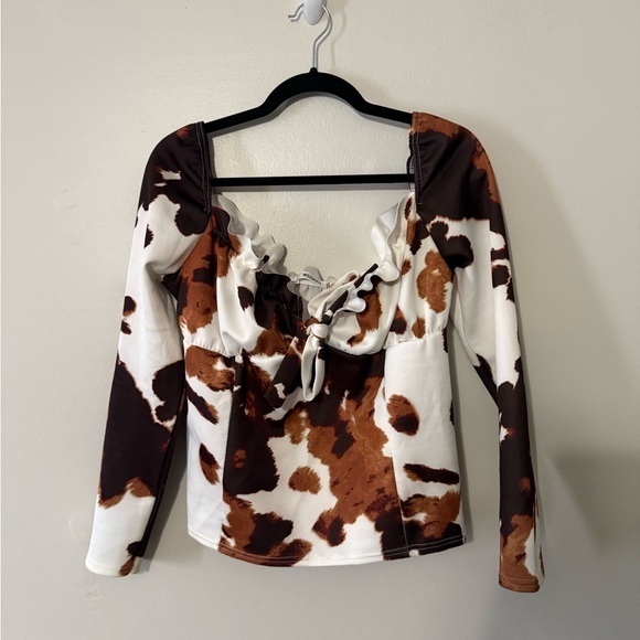 Missguided + Tops - Missguided + Brown and White Patterned Blouse